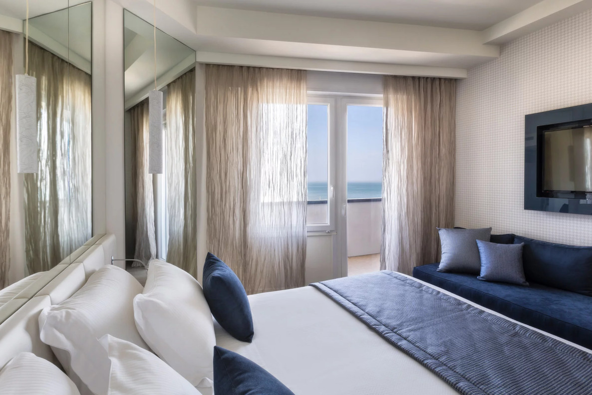 media.Slide-CameraSuperiorvistaMare_5Hotel-Nautico-Riccione