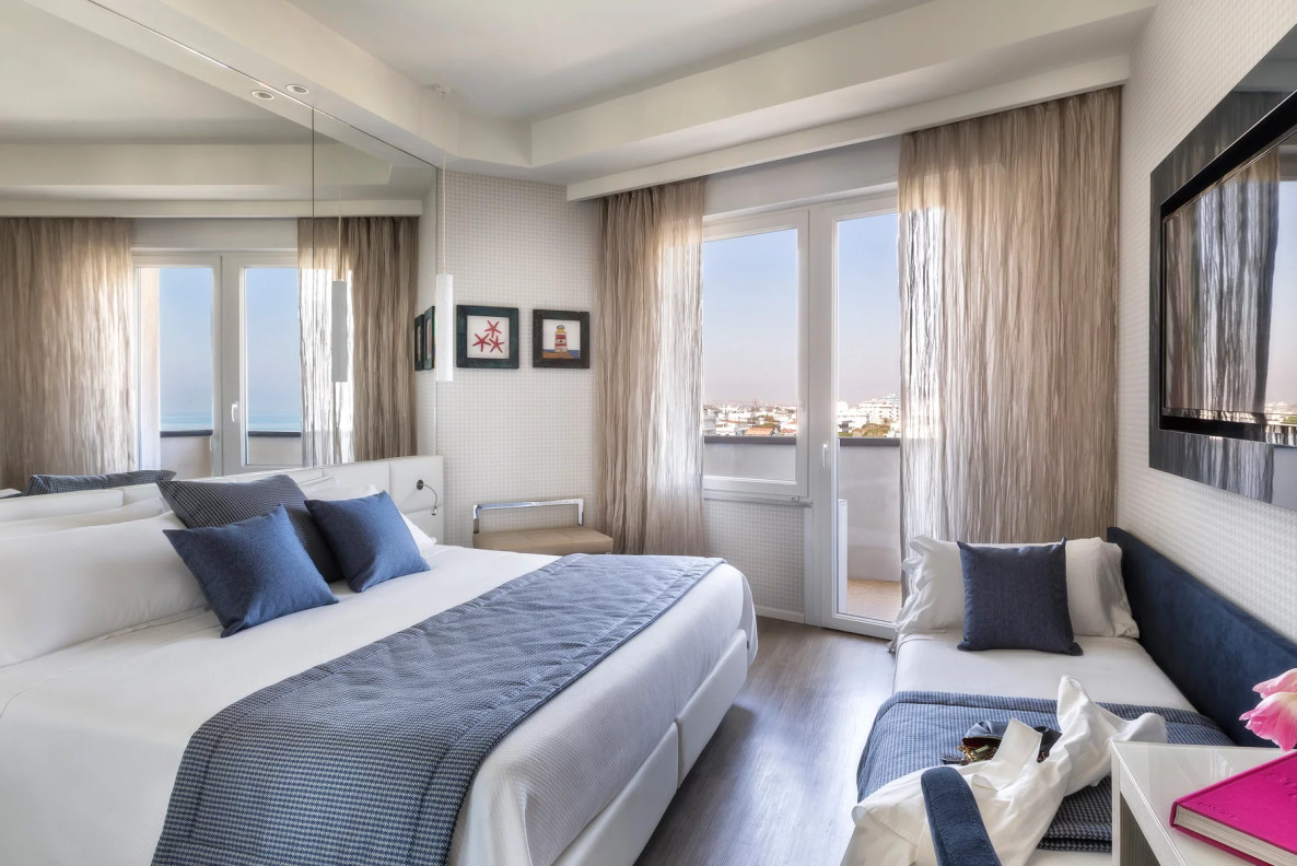 media.Slide-CameraSuperiorvistaMare-3ospiti_2Hotel-Nautico-Riccione