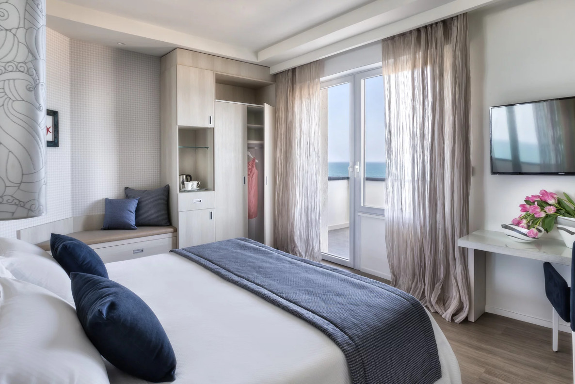 media.Slide-CameraDeluxe_3Hotel-Nautico-Riccione