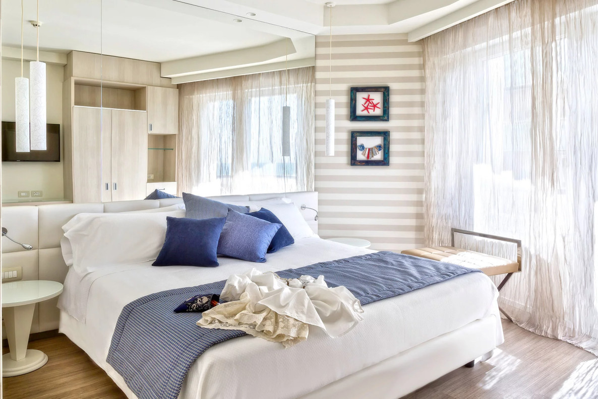 media.Slide-Comunicanti_5Hotel-Nautico-Riccione