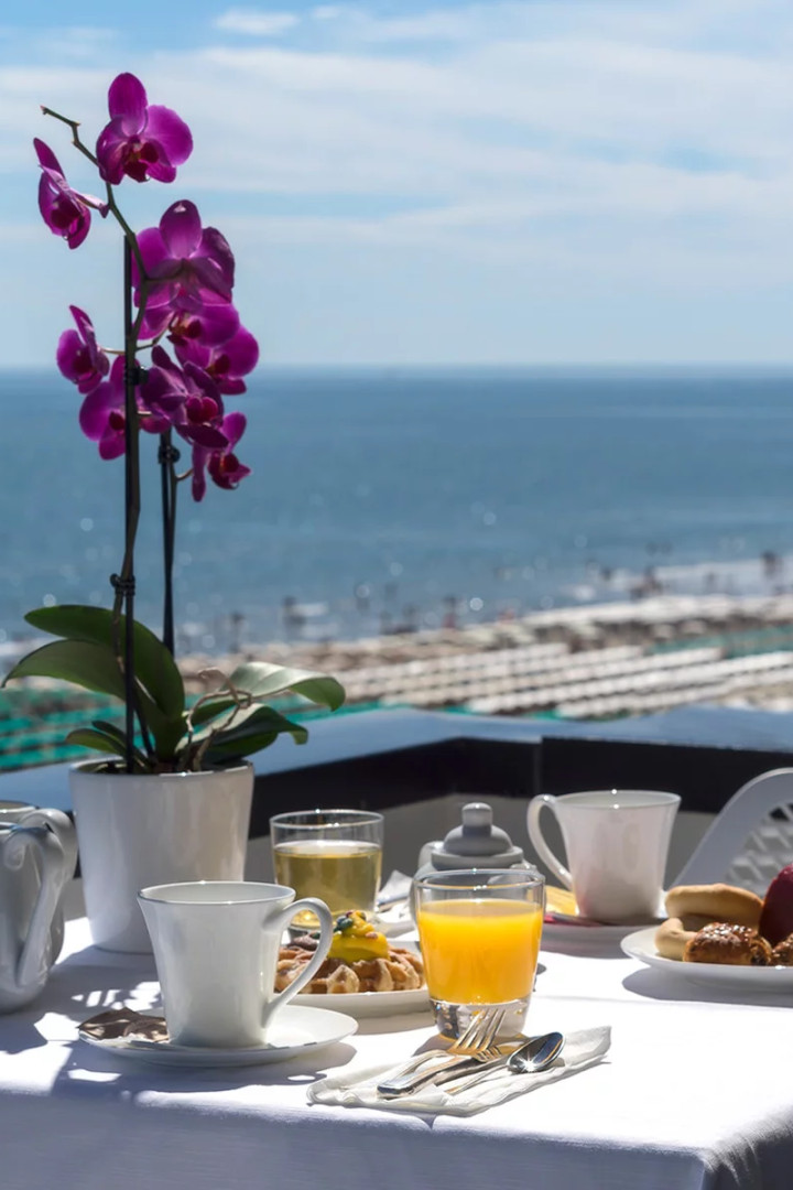 media.Slide-Colazionecamera_01Hotel-Nautico-Riccione