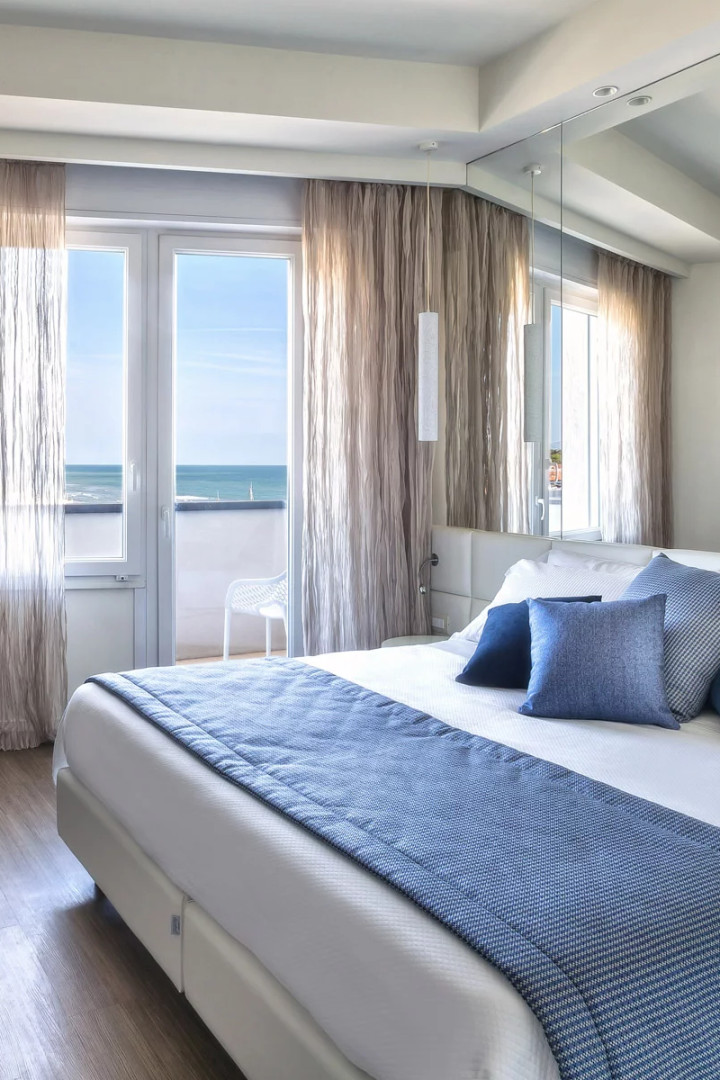 media.Slide-Comunicanti_1Hotel-Nautico-Riccione