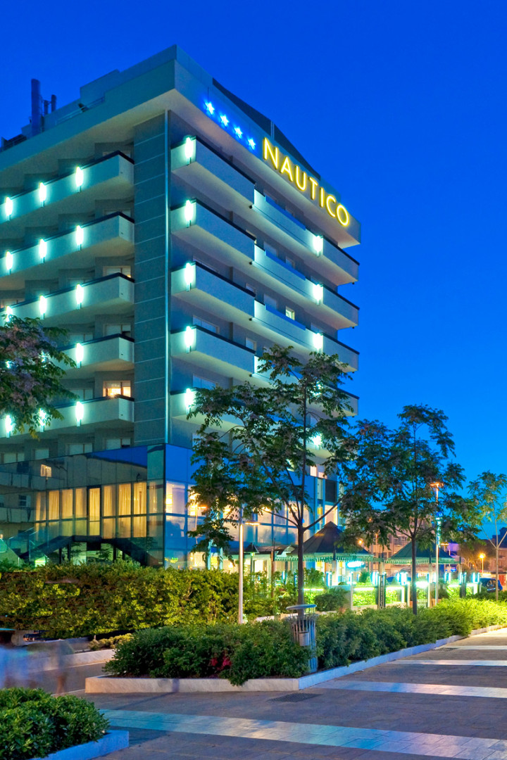 media.Slide-Esterno_Hotel-Nautico-Riccione