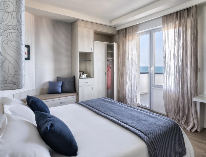 media.Slide-CameraDeluxe_3Hotel-Nautico-Riccione