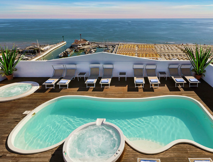media.Slide-Piscina_1Hotel-Nautico-Riccione