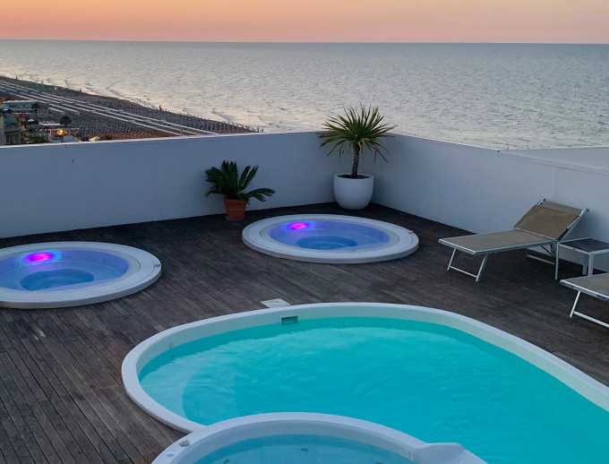 media.Slide-Piscina_3Hotel-Nautico-Riccione