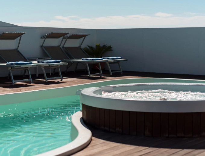 media.Slide-Piscina_6Hotel-Nautico-Riccione