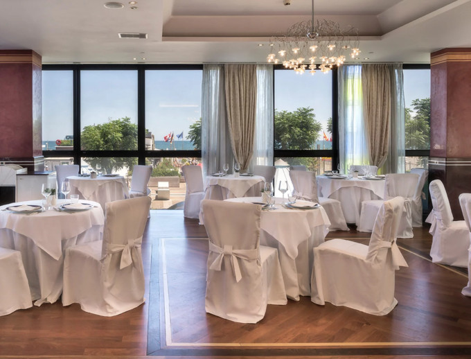 media.Slide-Ristorante_9Hotel-Nautico-Riccione